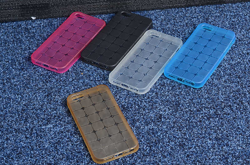 Apple iPhone 5 Kılıf Zore Kare Kabartmalı Silikon Siyah