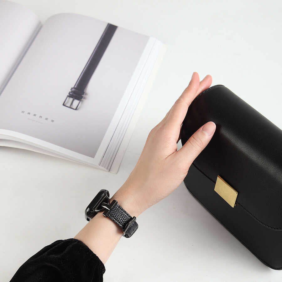Apple Watch 7 45mm KRD-53 Deri Kordon Siyah-Gold