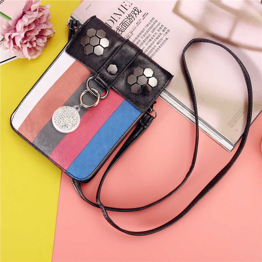 Zore Airtag 03 Silikon Anahtarlık Kırmızı