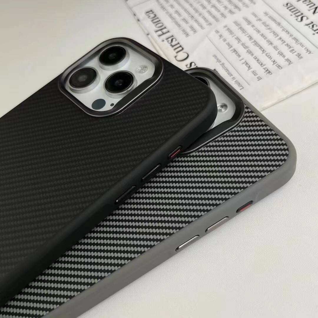 Apple iPhone 14 Kılıf M-safe Şarj Özellikli Karbon Fiber Görünümlü Zore Troy Kapak Gümüş