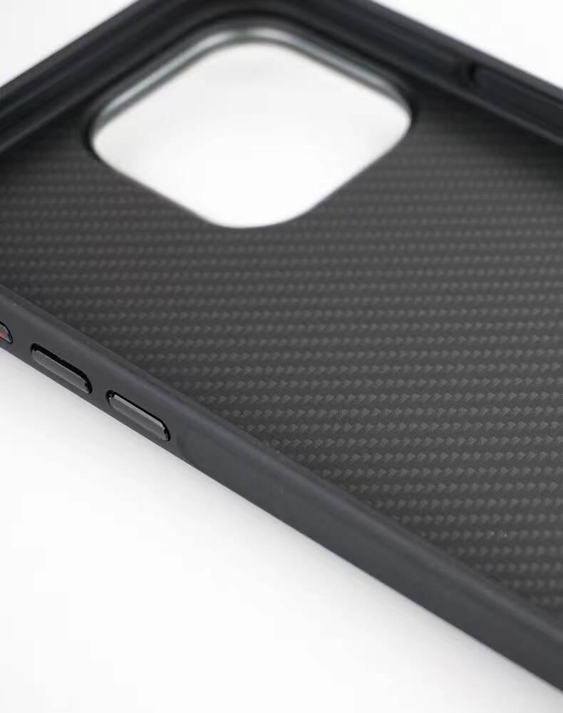 Apple iPhone 14 Kılıf M-safe Şarj Özellikli Karbon Fiber Görünümlü Zore Troy Kapak Gümüş