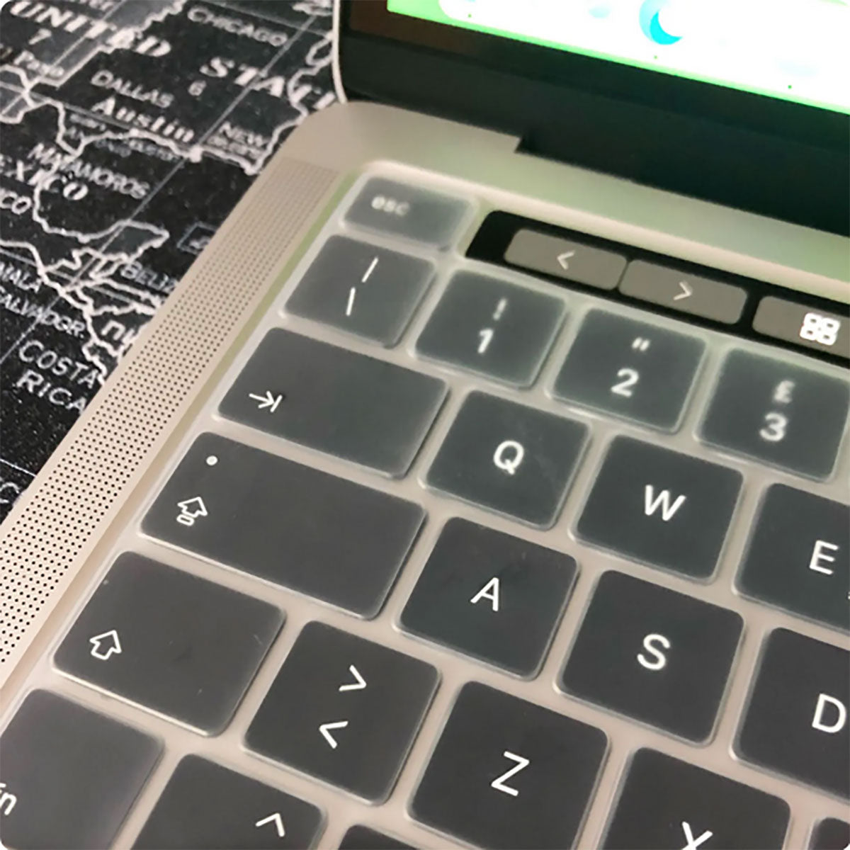 Apple Macbook 13.3' Air 2020 A2337 Zore Klavye Koruyucu Transparan Buzlu Silikon Ped Renksiz