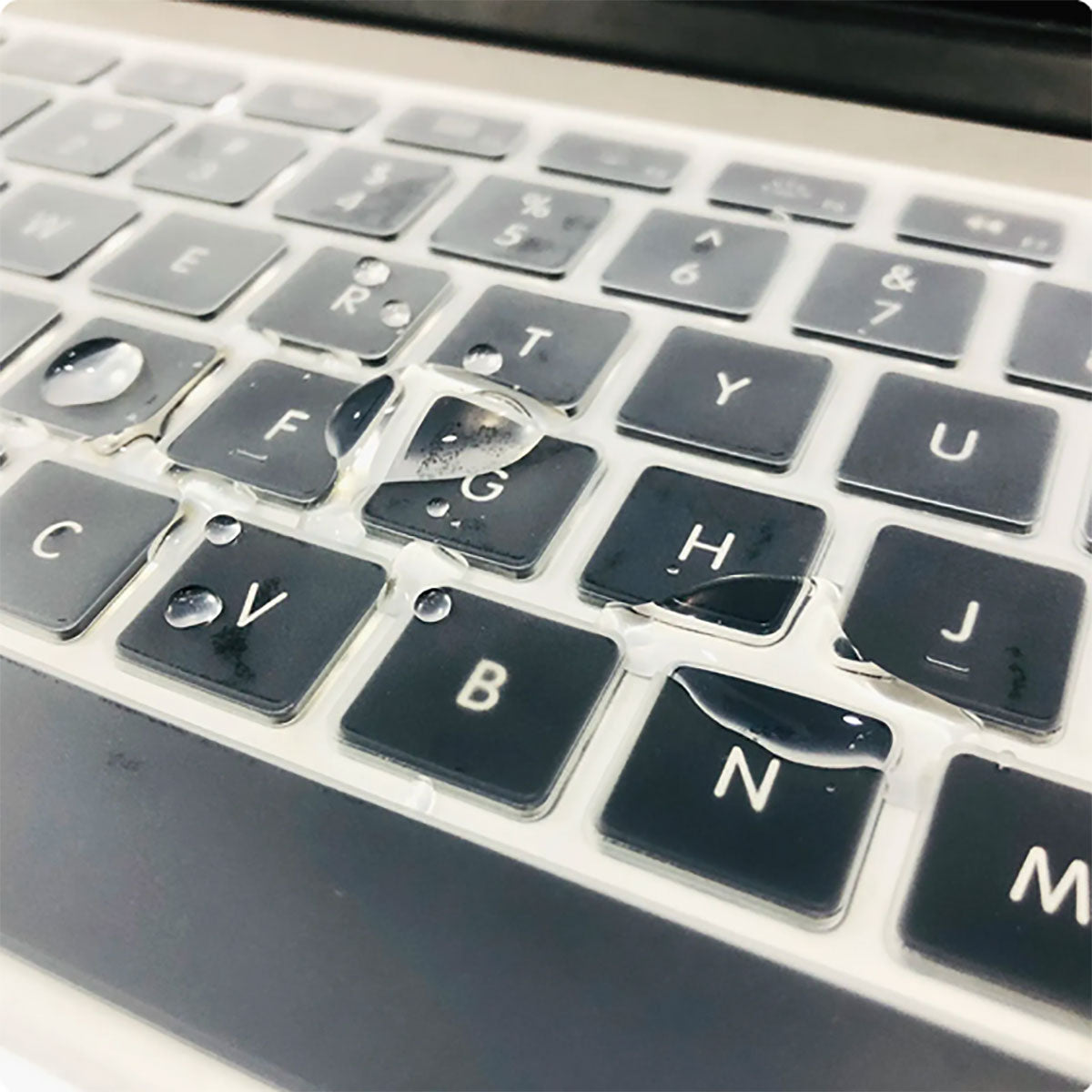 Apple Macbook 13.6&prime; Air M3 A3113 Zore Klavye Koruyucu Transparan Buzlu Silikon Ped Renksiz