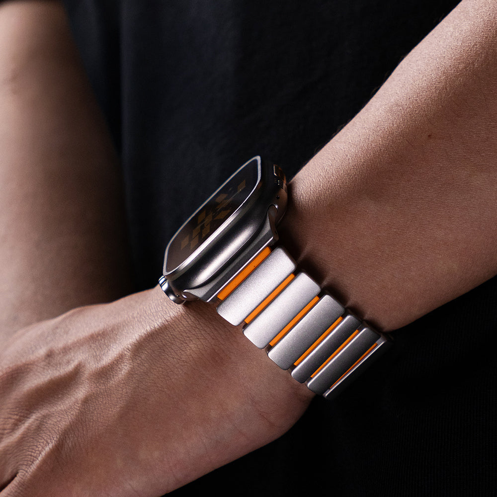 Apple Watch 44mm Zore KRD-152 Titanyum Silikon Kordon Siyah-Turuncu