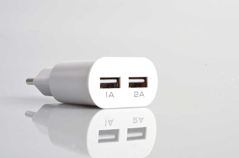 Zore ZR-A2000 2 Usb li Lightning Ev Şarj Seti Beyaz